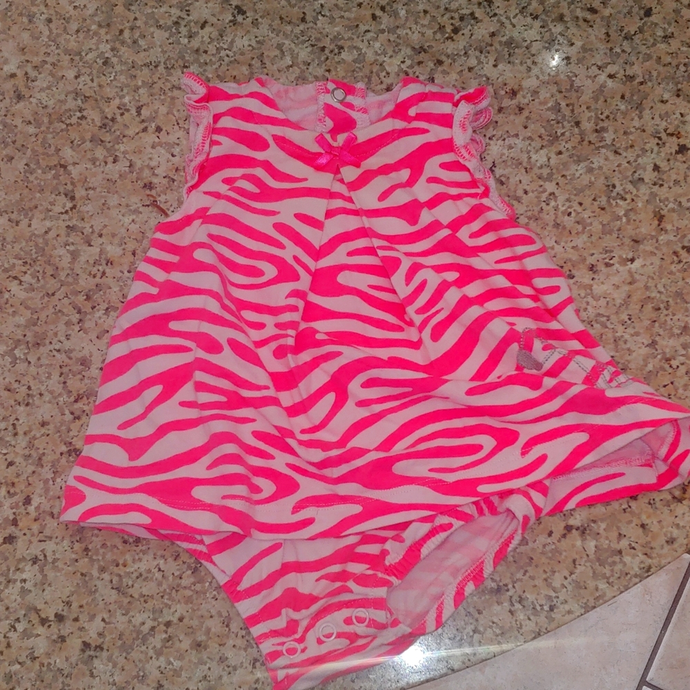 cartes 3-6 months onsie dress zebra stripes hot pink and white never worn no tag